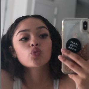 Meet your Posher, Alison